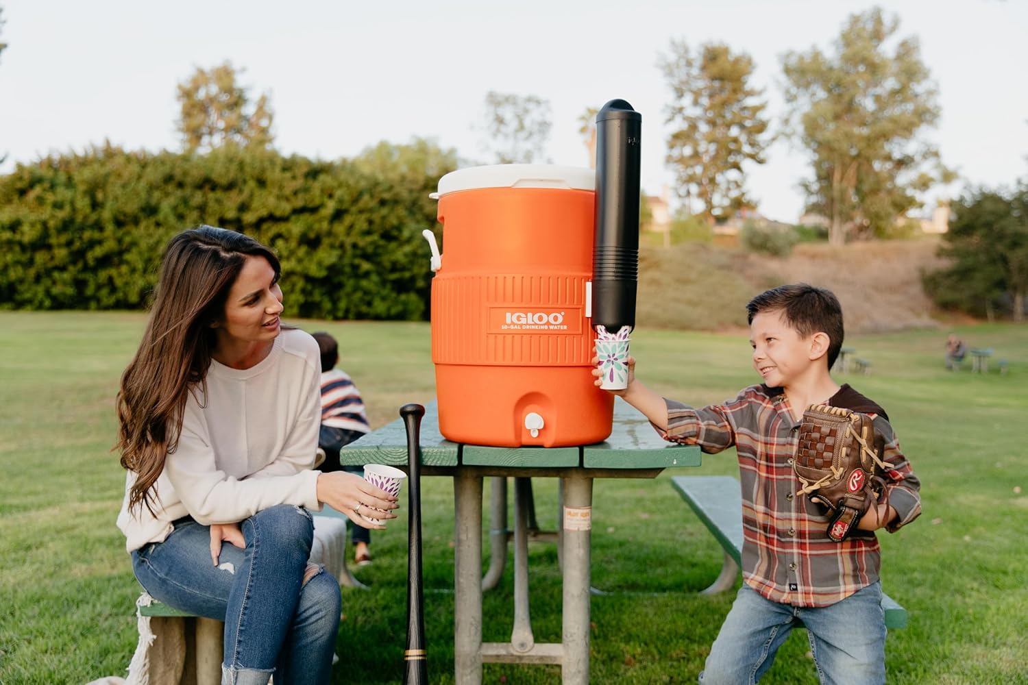 Detalle de IGLOO Contenitore Bevande 10 Galloni (37 L): Dispenser Isolato con Rubinetto per Cantieri, Sport e Outdoor