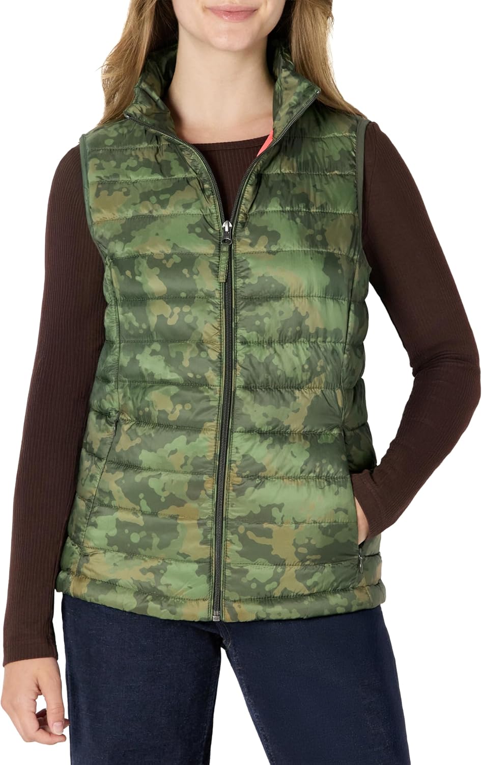 Thumbnail 6 de Amazon Essentials Women's Lightweight Water-Resistant Packable Puffer Gilet