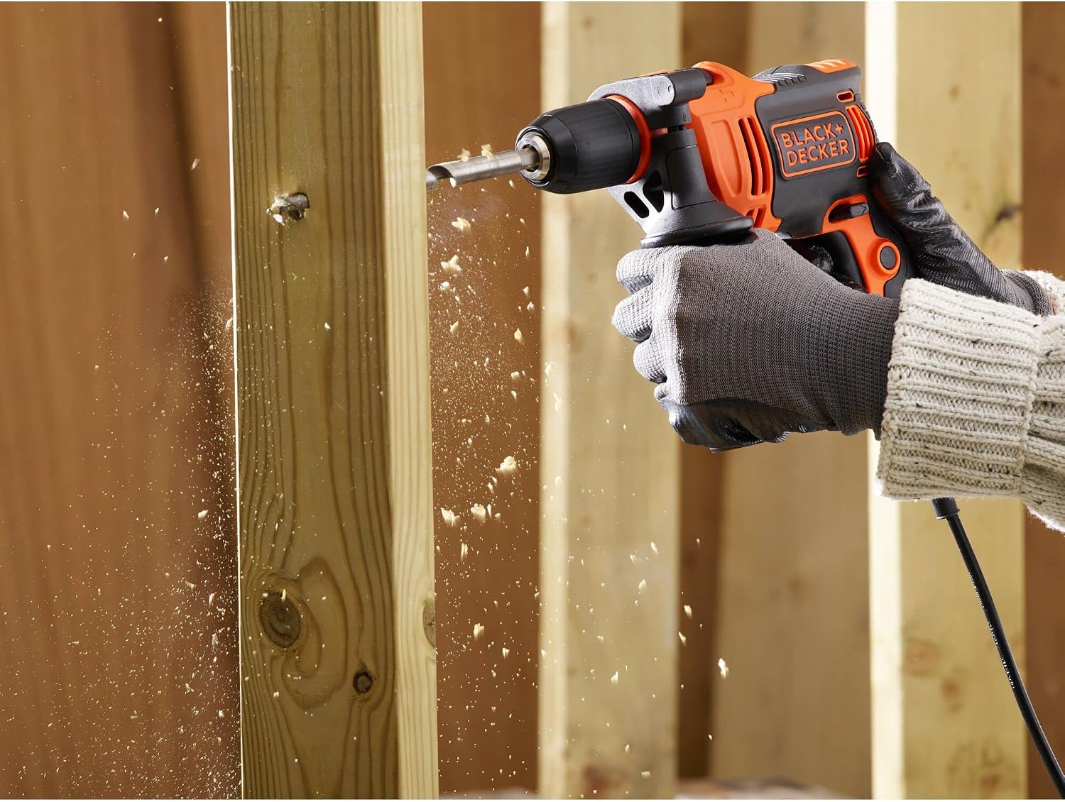 Detalle 2 de Black+Decker BEH710K-QS Taladro percutor 710 W