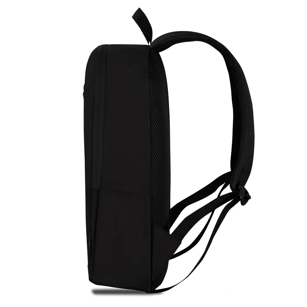Detalle de Acer Mochila Nitro Quest 18": ligereza, comodidad y organización para tu portátil