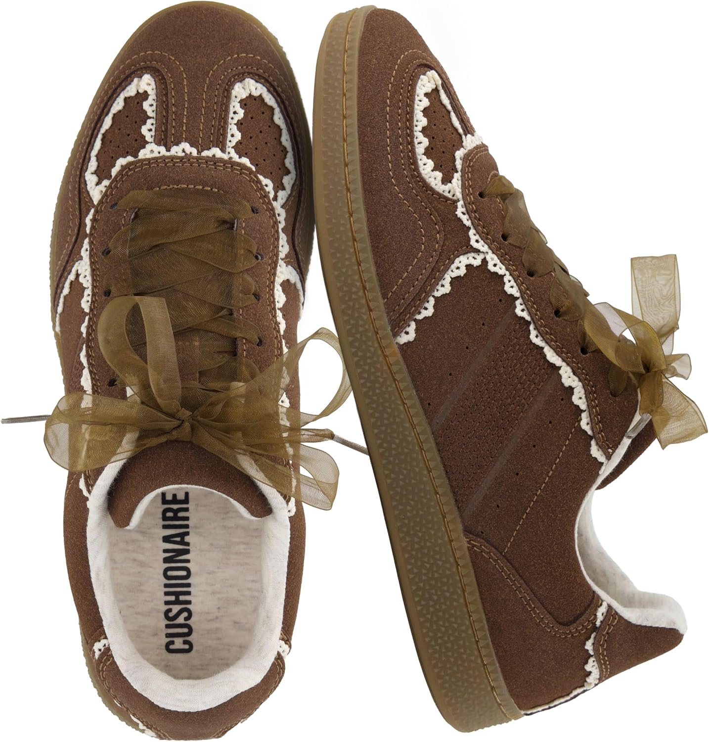 Detalle de CUSHIONAIRE Belinda Women's Lace-Trim Sneakers with Ribbon Laces and Memory Foam