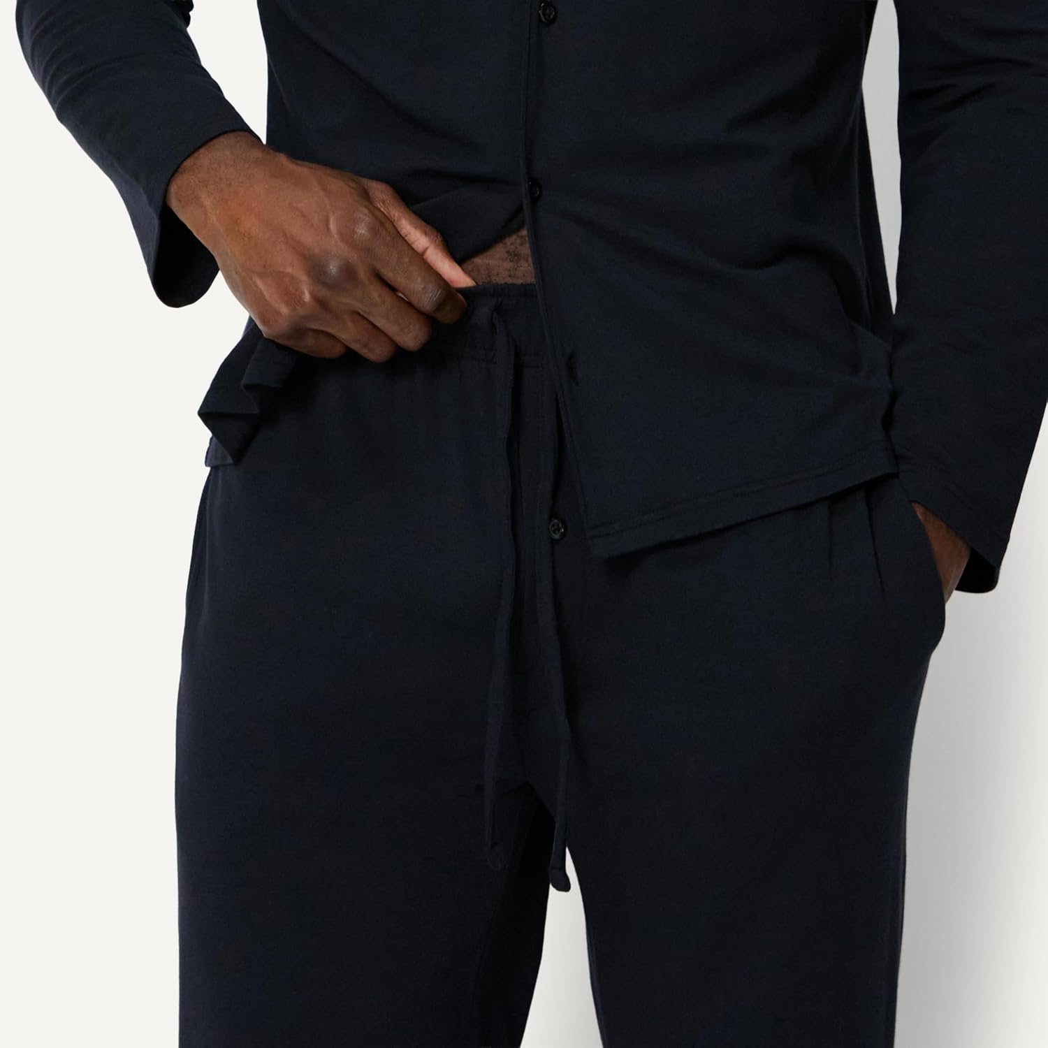 Detalle 2 de Amazon Essentials Men's Cotton-Modal Pyjama Set: Long Sleeve Shirt and Trousers
