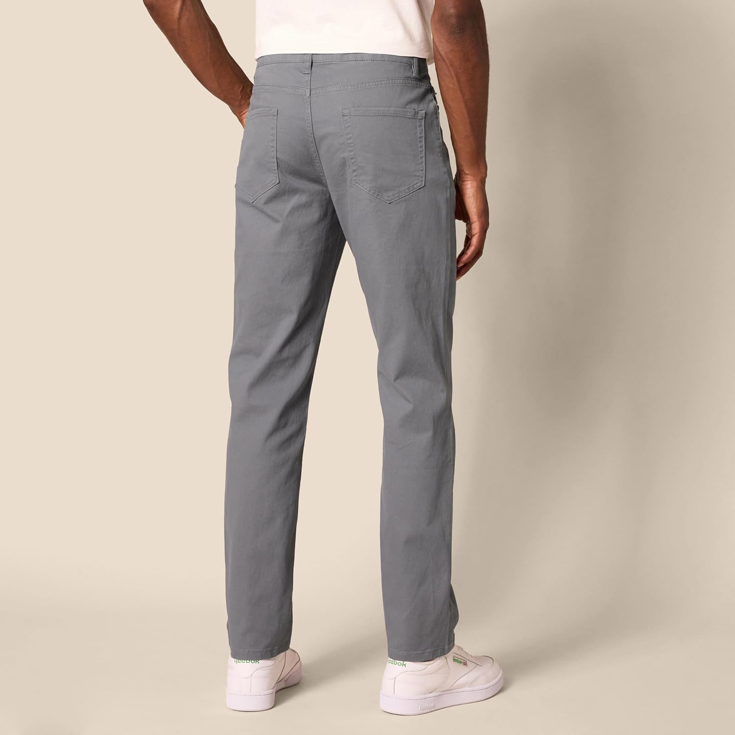 Thumbnail 1 de Amazon Essentials Men’s Straight-Fit 5-Pocket Stretch Twill Trousers (Straight leg, everyday comfort)