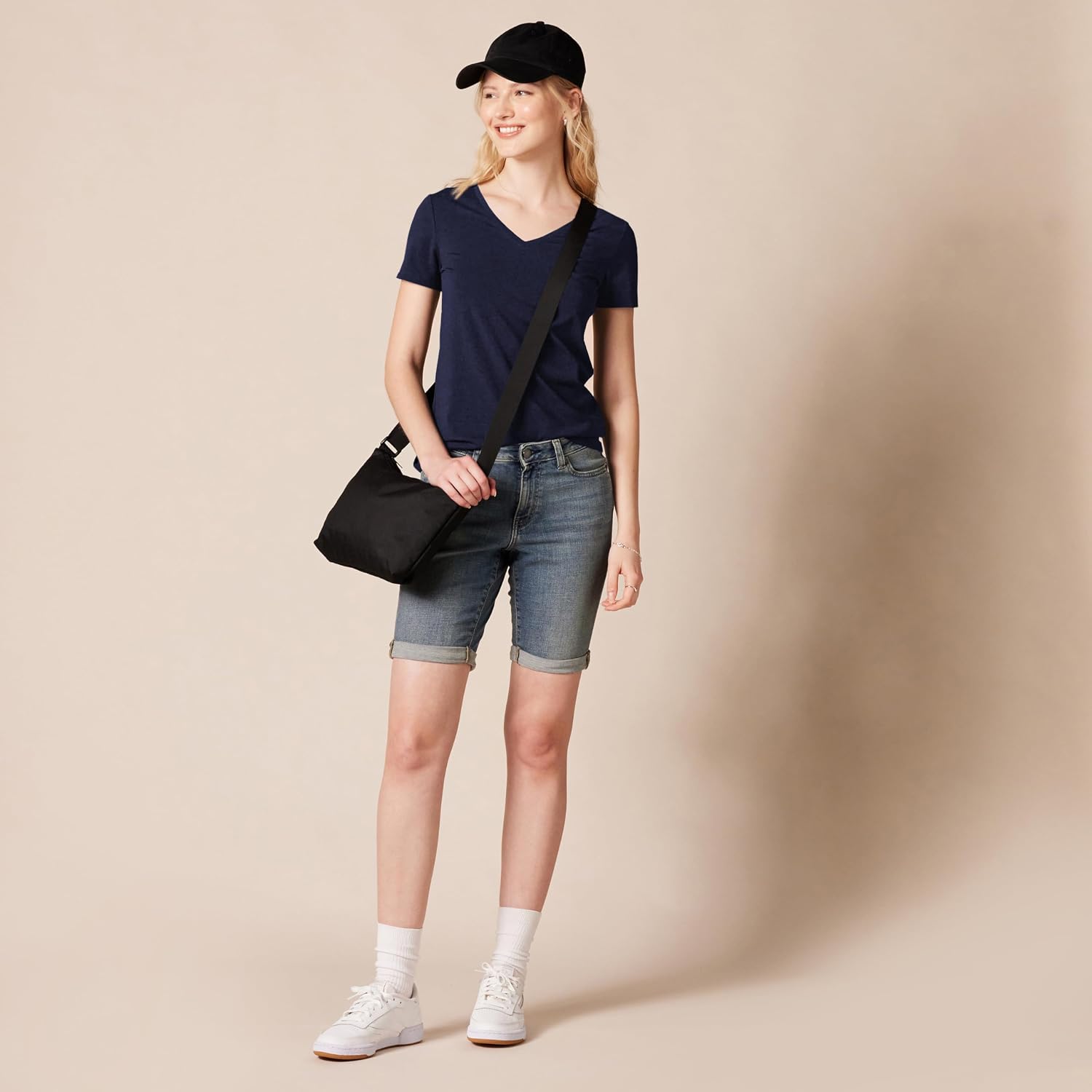 Detalle de Amazon Essentials T-shirt donna a maniche corte con taglio classico (girocollo o scollo a V) in jersey di cotone e modal