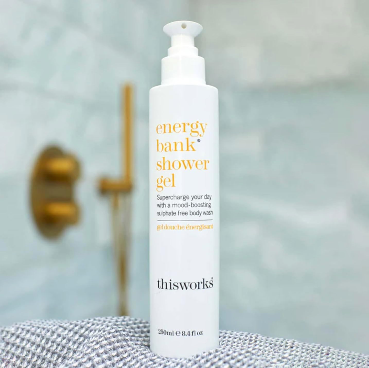 Detalle de This Works Energy Bank Shower Gel (250 ml) – sulphate-free energising body wash