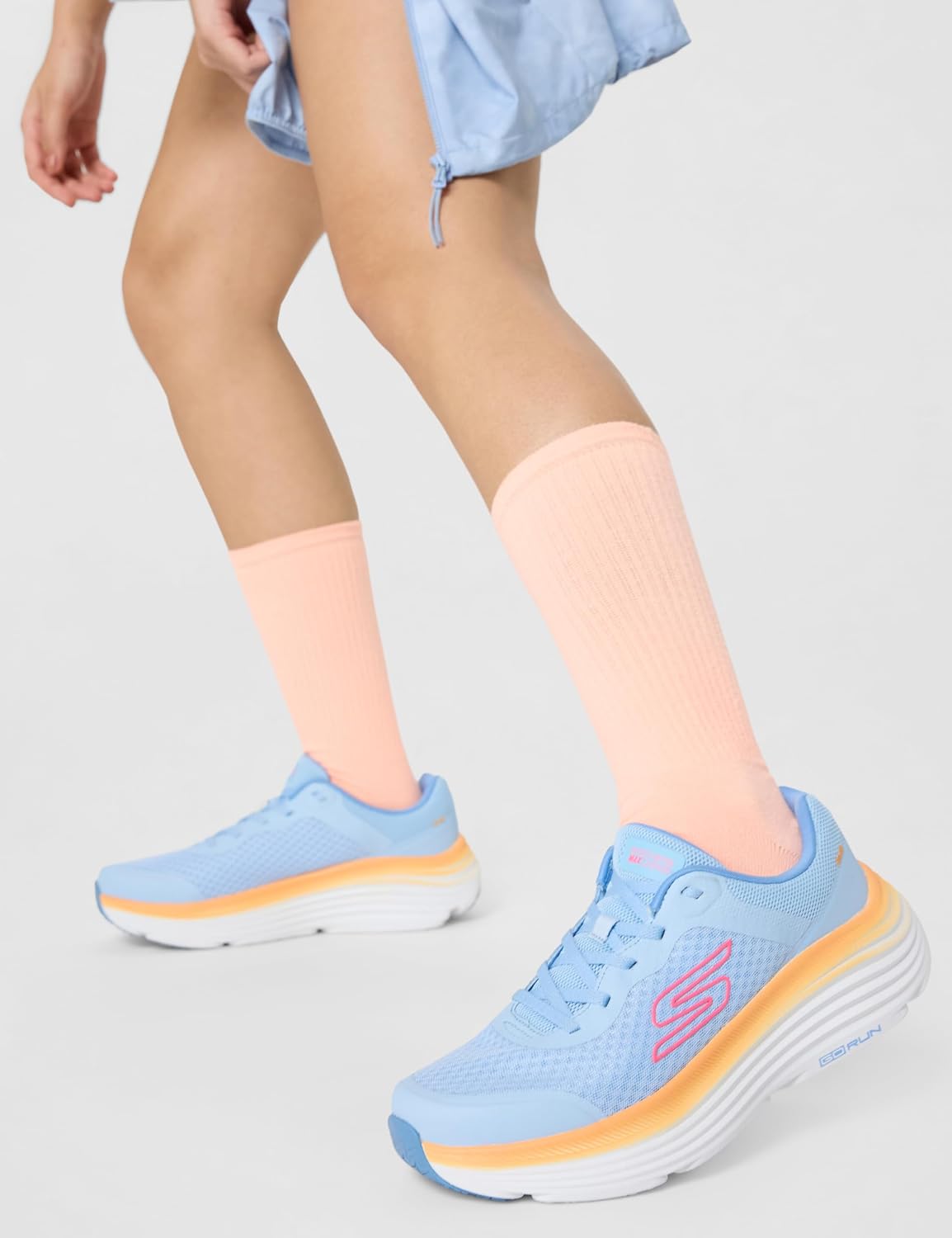 Detalle 2 de Skechers MAX Cushioning Endeavour Canova para Mujer: comodidad ultraligera con amortiguación notable