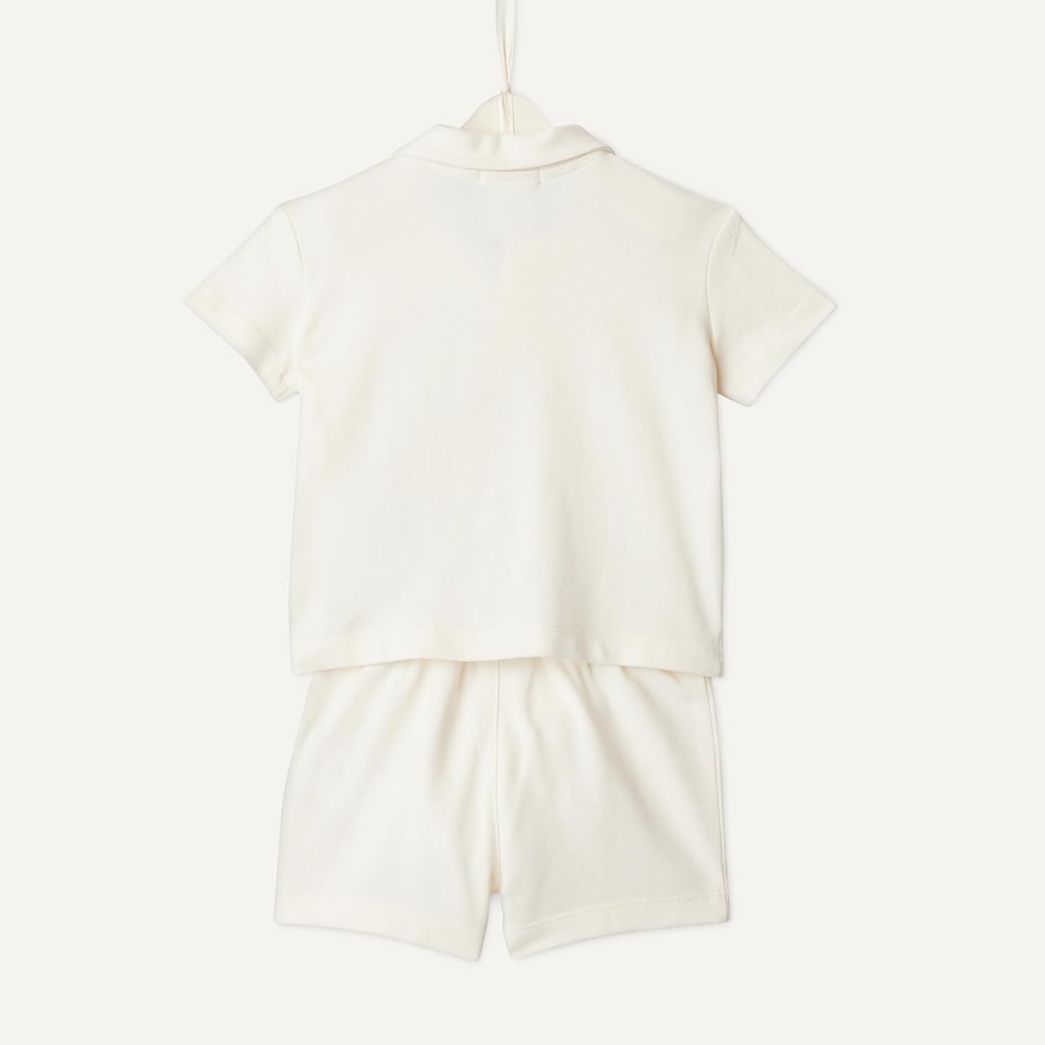 Detalle 2 de Amazon Essentials x Sofia Grainge Jungen- & Kleinkinder-Set aus Baumwoll-Piqué: Kurzarm-Hemd + Shorts