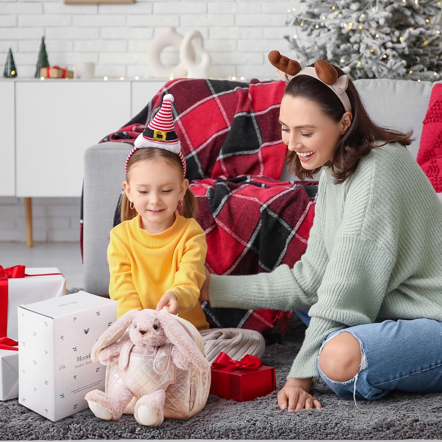 Detalle de Moonkie Hug & Go™ Bunny Toddler Backpack (Soft Plush Bag with Detachable Toy) for Girls Ages 2–4