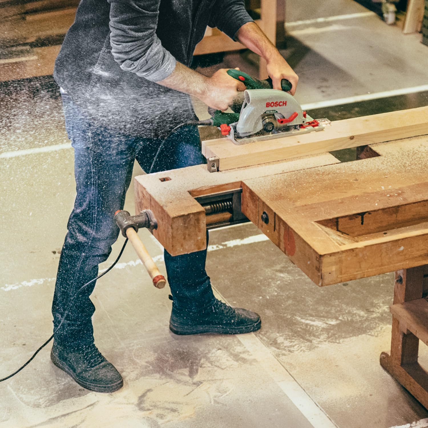 Thumbnail 2 de Bosch Kreissäge PKS 66 AF mit Führungsschienen-Set – 1.600 W, max. Schnitttiefe 66 mm