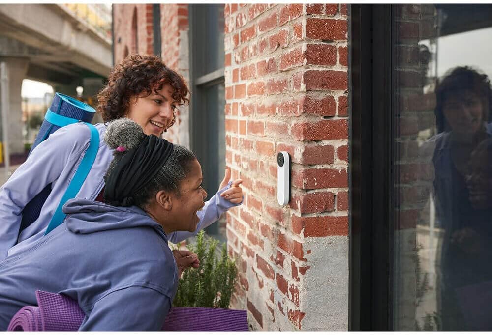 Thumbnail 5 de Google Nest Doorbell (Battery) in Ash — built-in intelligence for alerts and live HD video