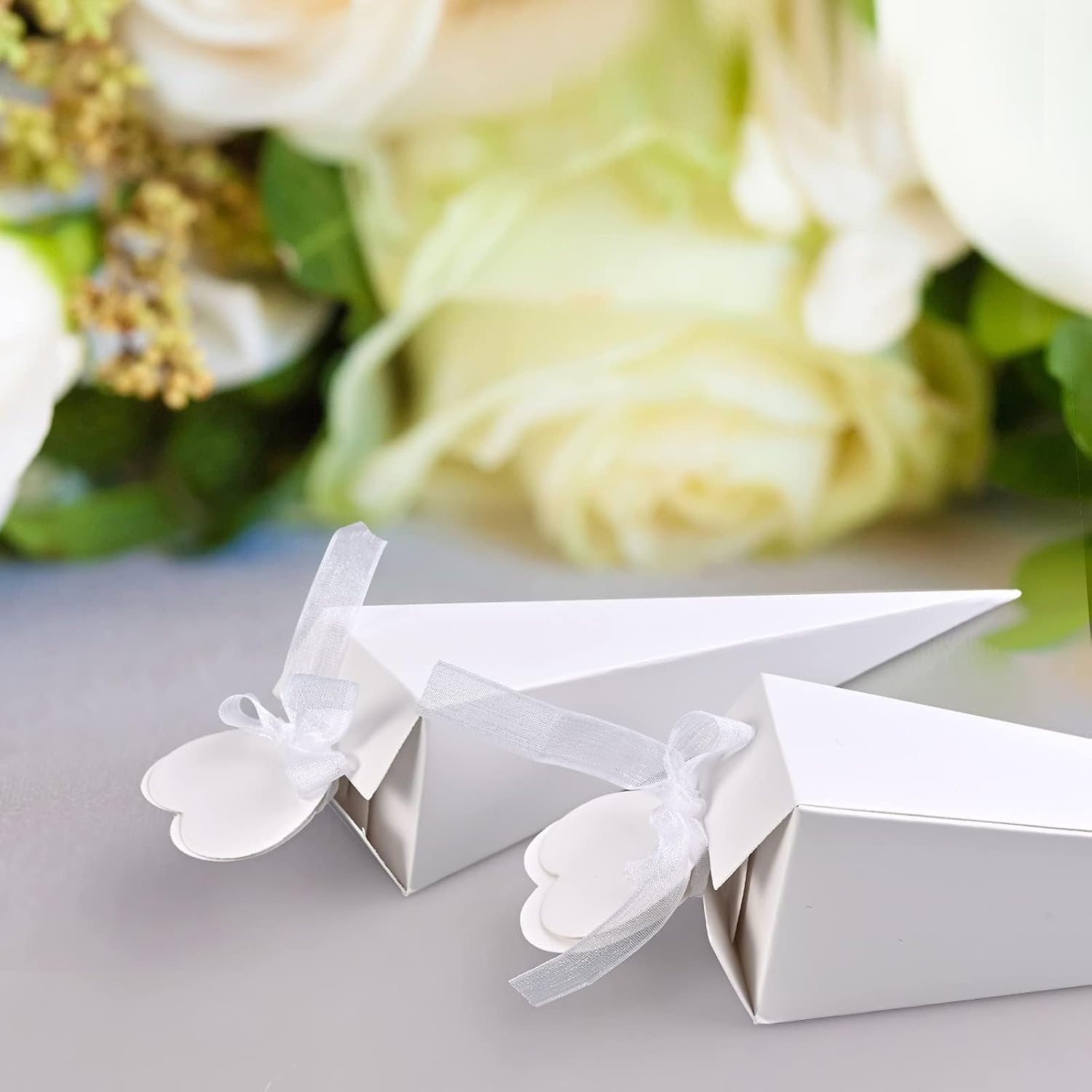 Detalle 2 de Portariso/fetticonfetti faburo 120 pezzi con nastrini e cono bianco a rilievo per matrimonio, battesimo e comunione