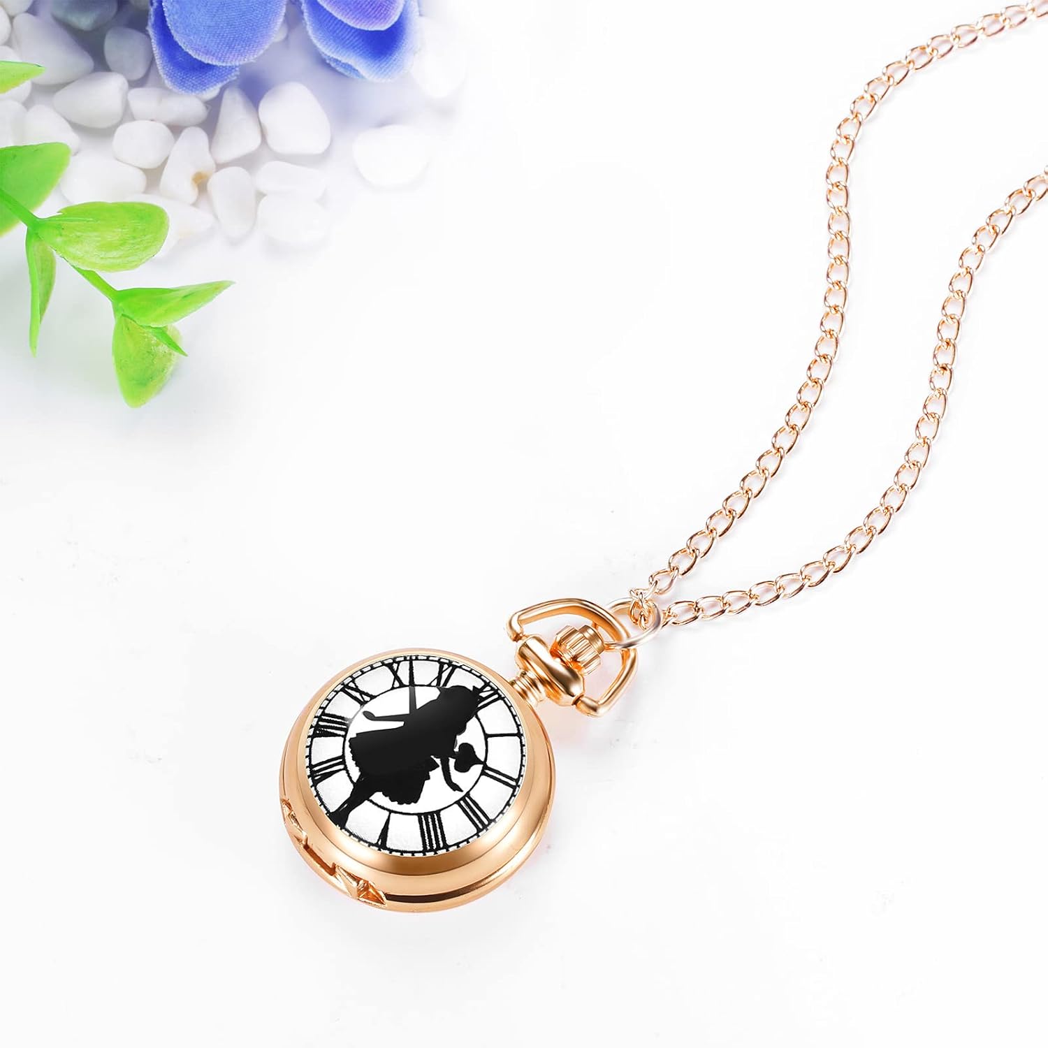 Detalle de JewelryWe Taschenuhr Damen Elegant – Rosegold mit Engelsmotiv, Lebensbaum, Schädel, Schmetterling oder Engel Mädchen – Analoge Quarz-Uhr mit Kette