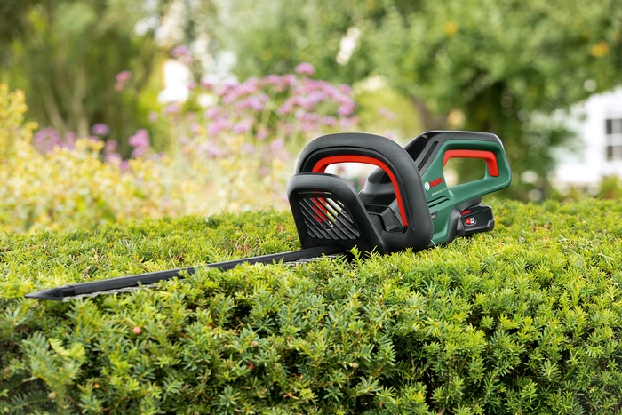 Thumbnail 17 de Bosch Universal HedgeCut 18v-50 (ohne Akku) – kompakte Heckenschere für Hecken bis 20 mm Astdicke