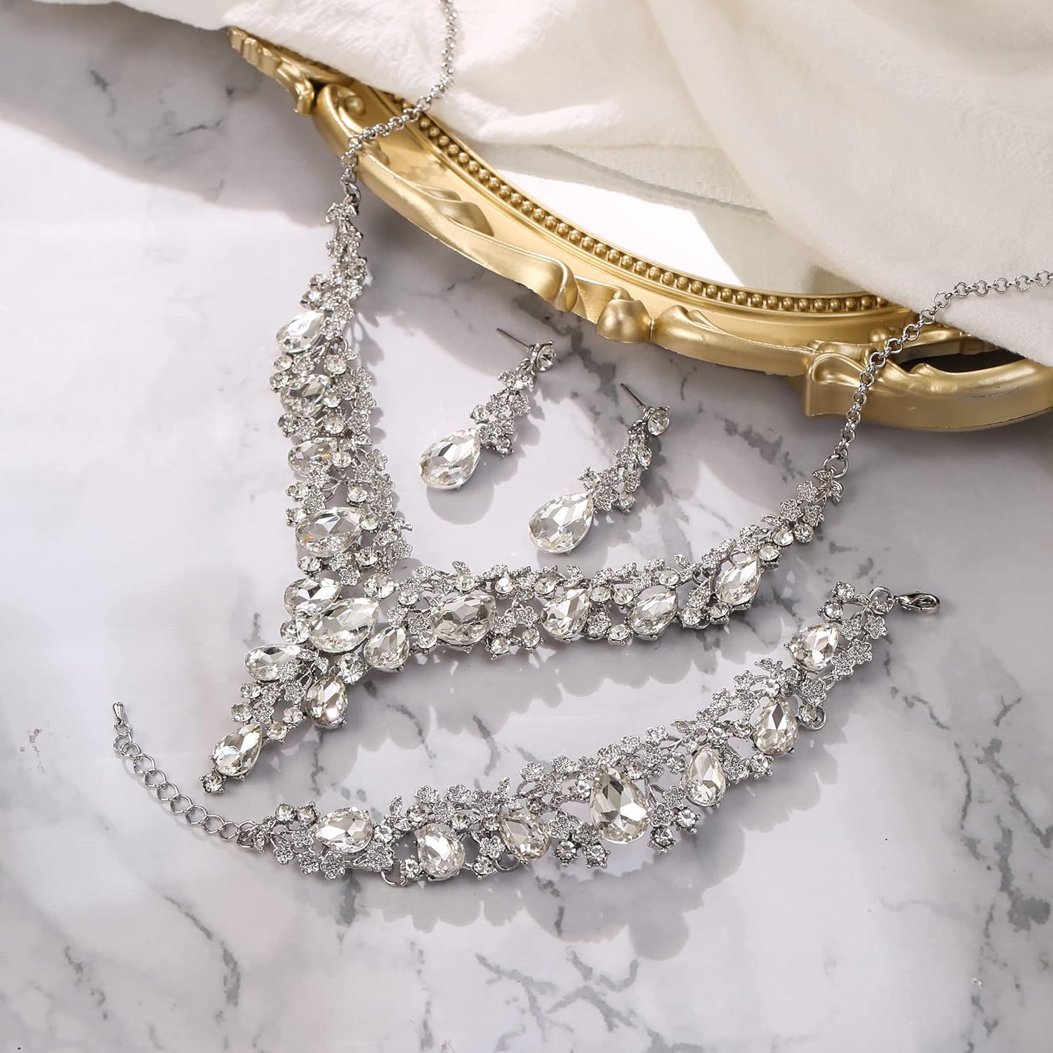 Thumbnail 3 de Parure bijoux de mariage Clearine : collier, boucles d’oreilles et bracelet en cristal “Fleur” ton argent