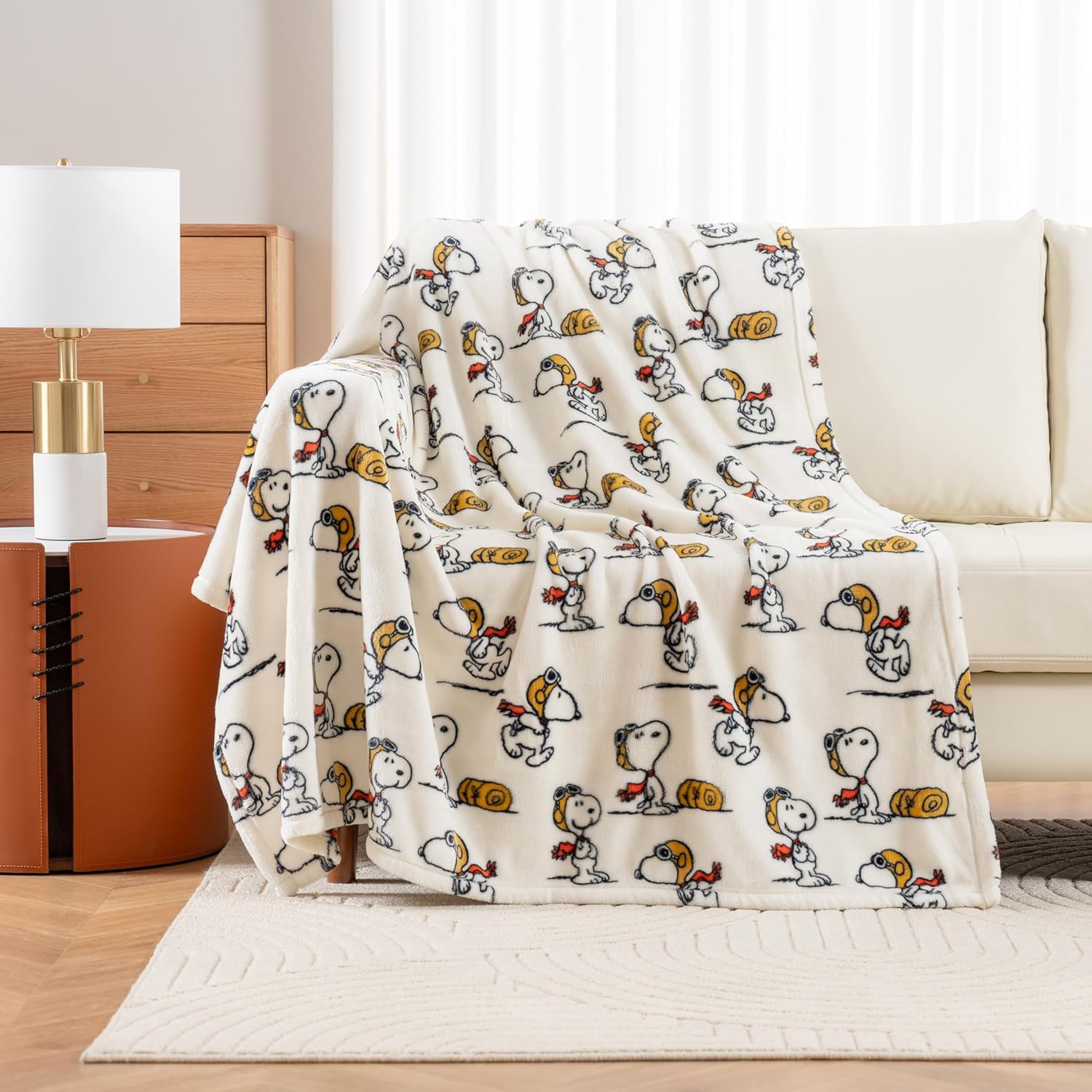 Thumbnail 1 de Berkshire Blanket Peanuts VelvetLoft Cute Character Snoopy Plush Throw Blanket (55 x 70)