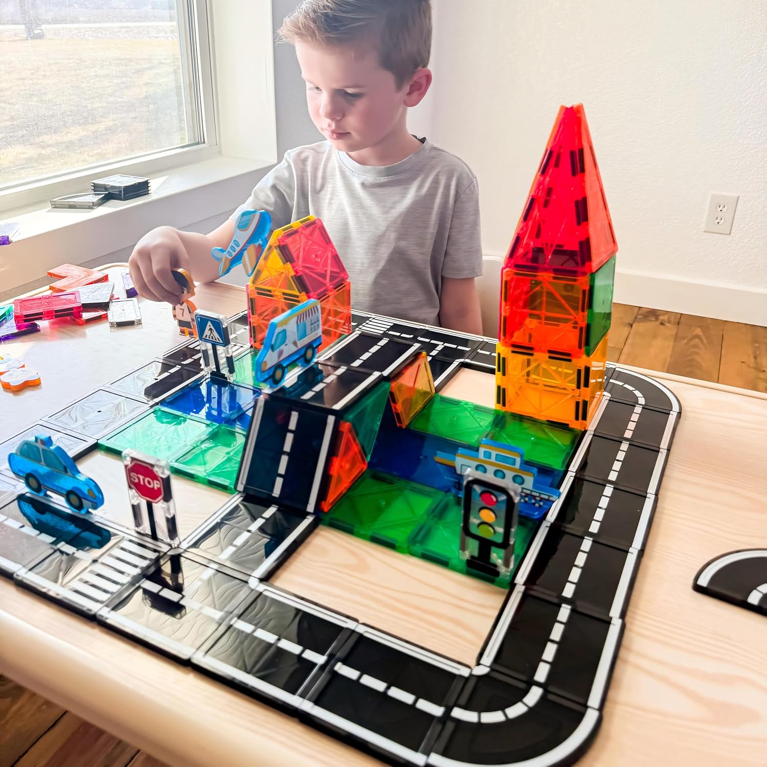 Detalle 2 de Magnetic Tiles 104-Piece Road Set for STEM Toys 🧩