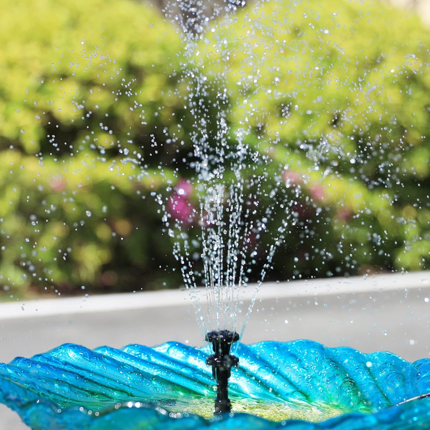 Detalle 2 de AMZtime Solar Fountain Pump (DIY 3.5W) with 16 nozzles for bird bath, garden and pond