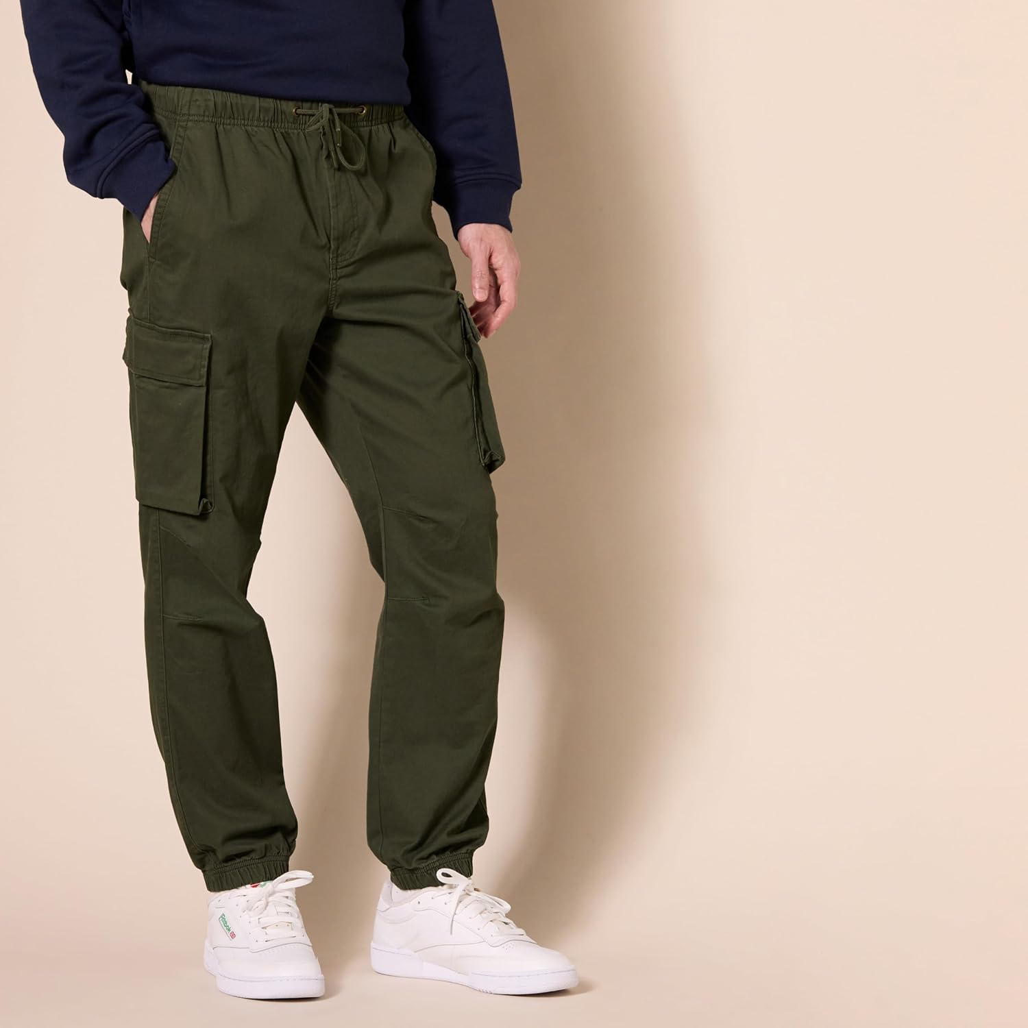 Thumbnail 1 de Amazon Essentials Men’s Drawstring-Waist Regular-Fit Cargo Joggers with Stretch Cotton Twill