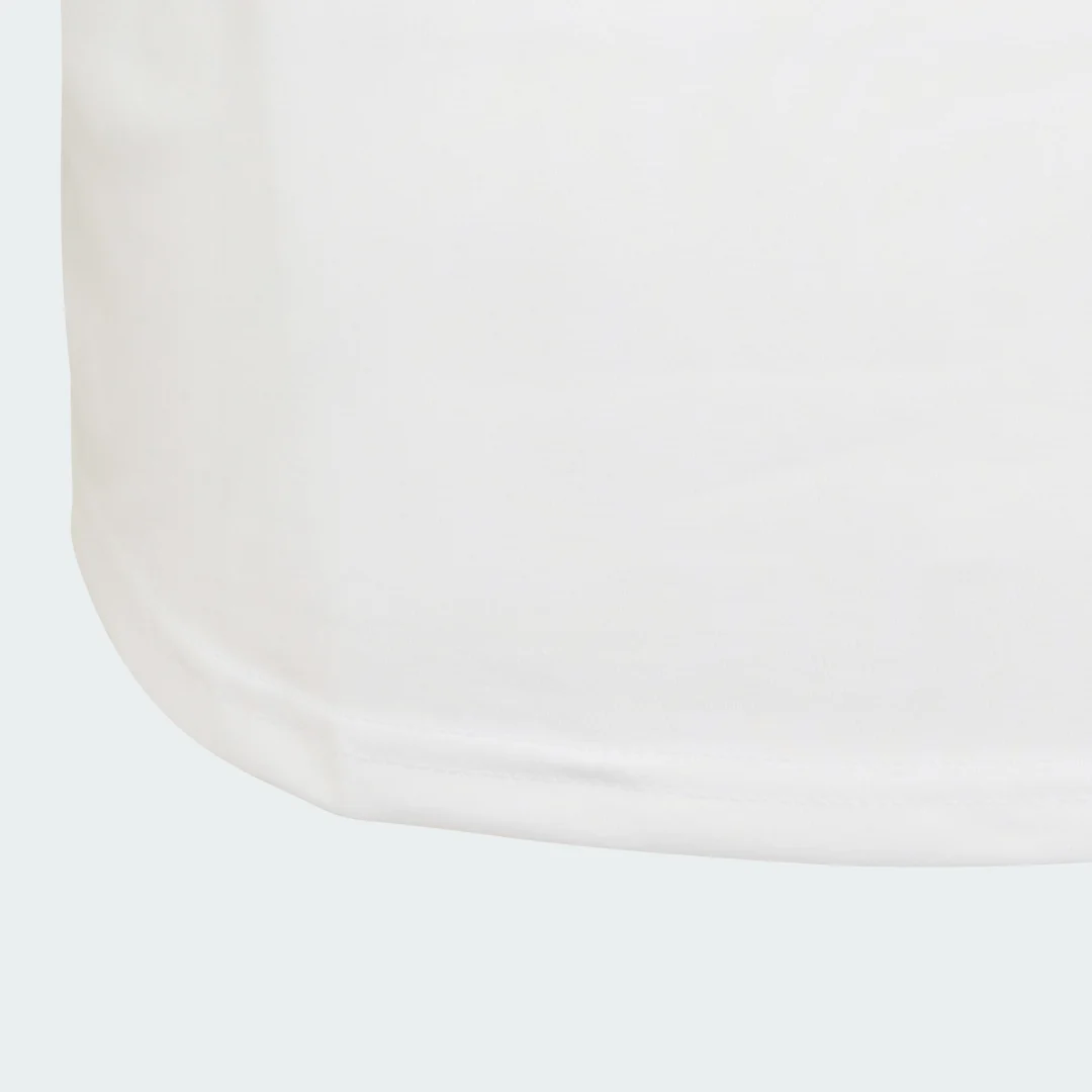 Detalle de Adidas Pregame T-Shirt blanca: comodidad para entrenar y vestir a diario