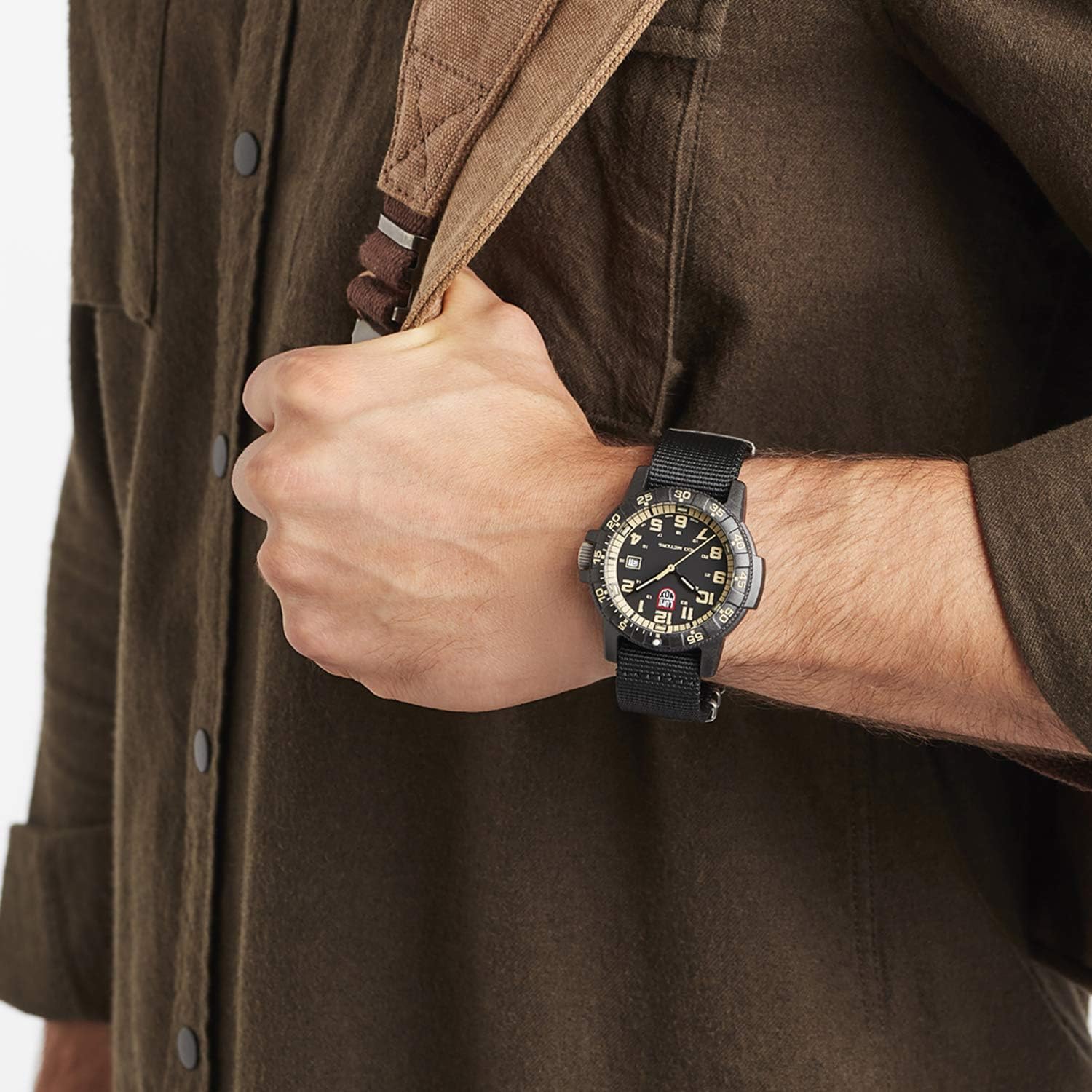 Detalle 2 de Luminox Leatherback Giant 44mm reloj militar