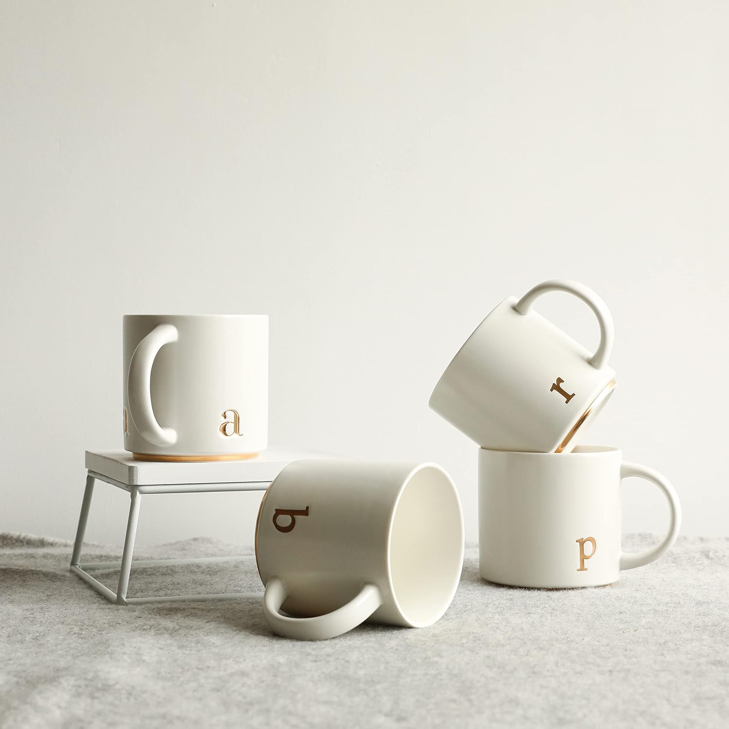 Thumbnail 5 de COLLECTIVE HOME Monogram Ceramic Mugs (15 oz) – Golden Initial Alphabet Coffee Cups with Gift Box