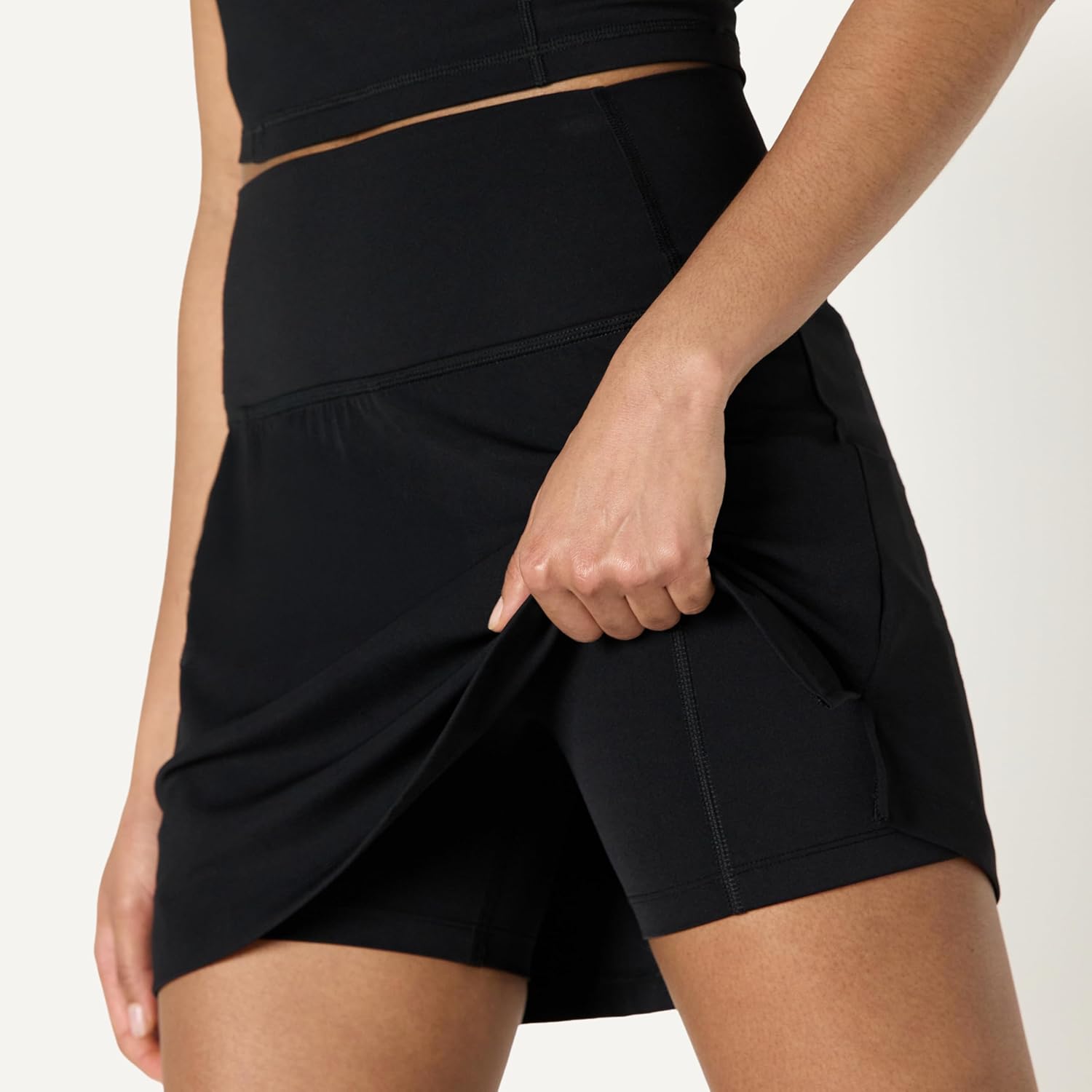 Detalle de Amazon Essentials Women's Active Formflex Buttery Soft Tennis Skirt with Built-in Shorts and Pockets