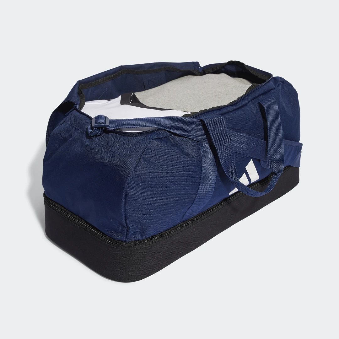Detalle 2 de Bolsa de deporte mediana Tiro League de Adidas en azul
