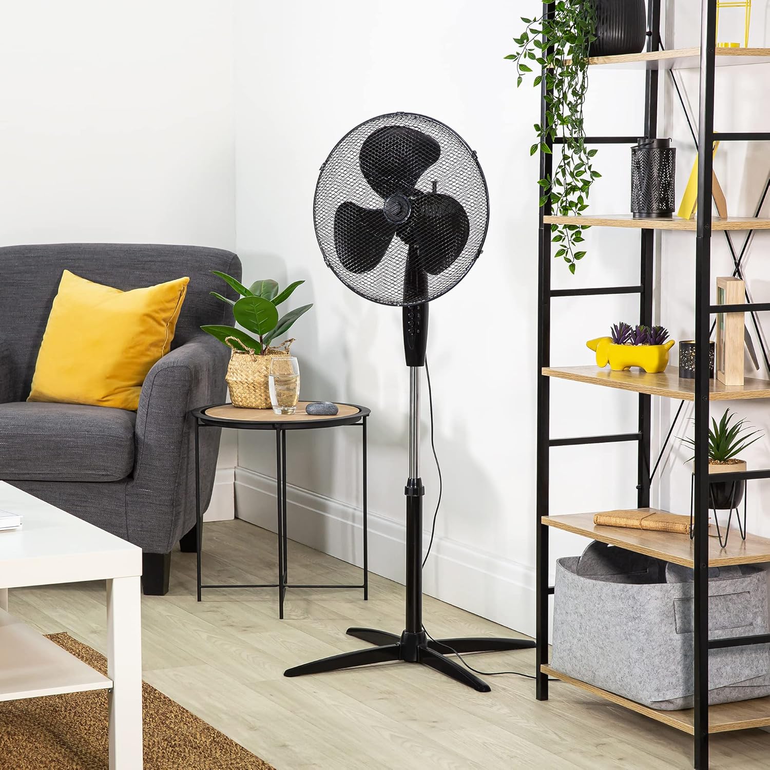 Thumbnail 1 de Zanussi 16-inch lightweight pedestal fan with 3 speeds, 90° oscillation and adjustable height (ZNPPF1621B)