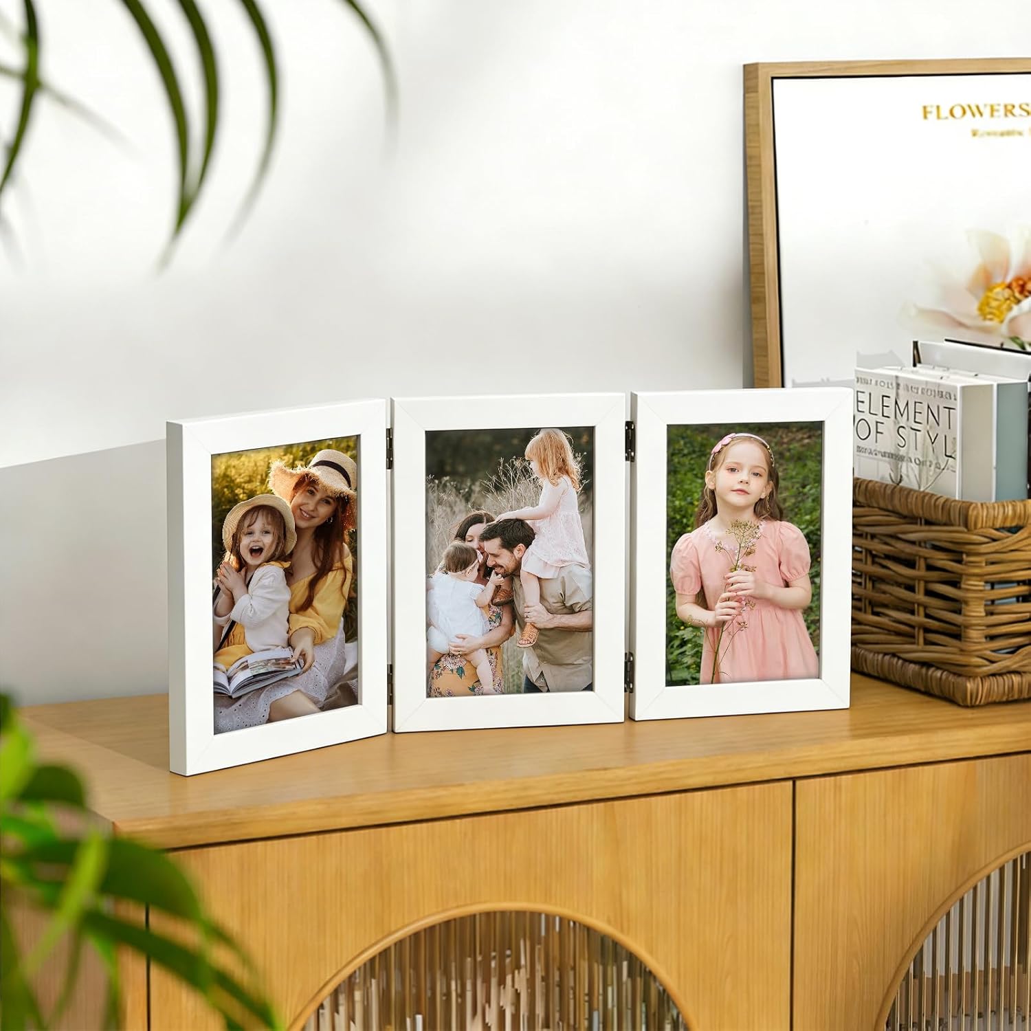 Detalle de ROYUEXT Triple Folding Photo Frame (5x7 inches) – 3-panel White Frame with 180° Hinge