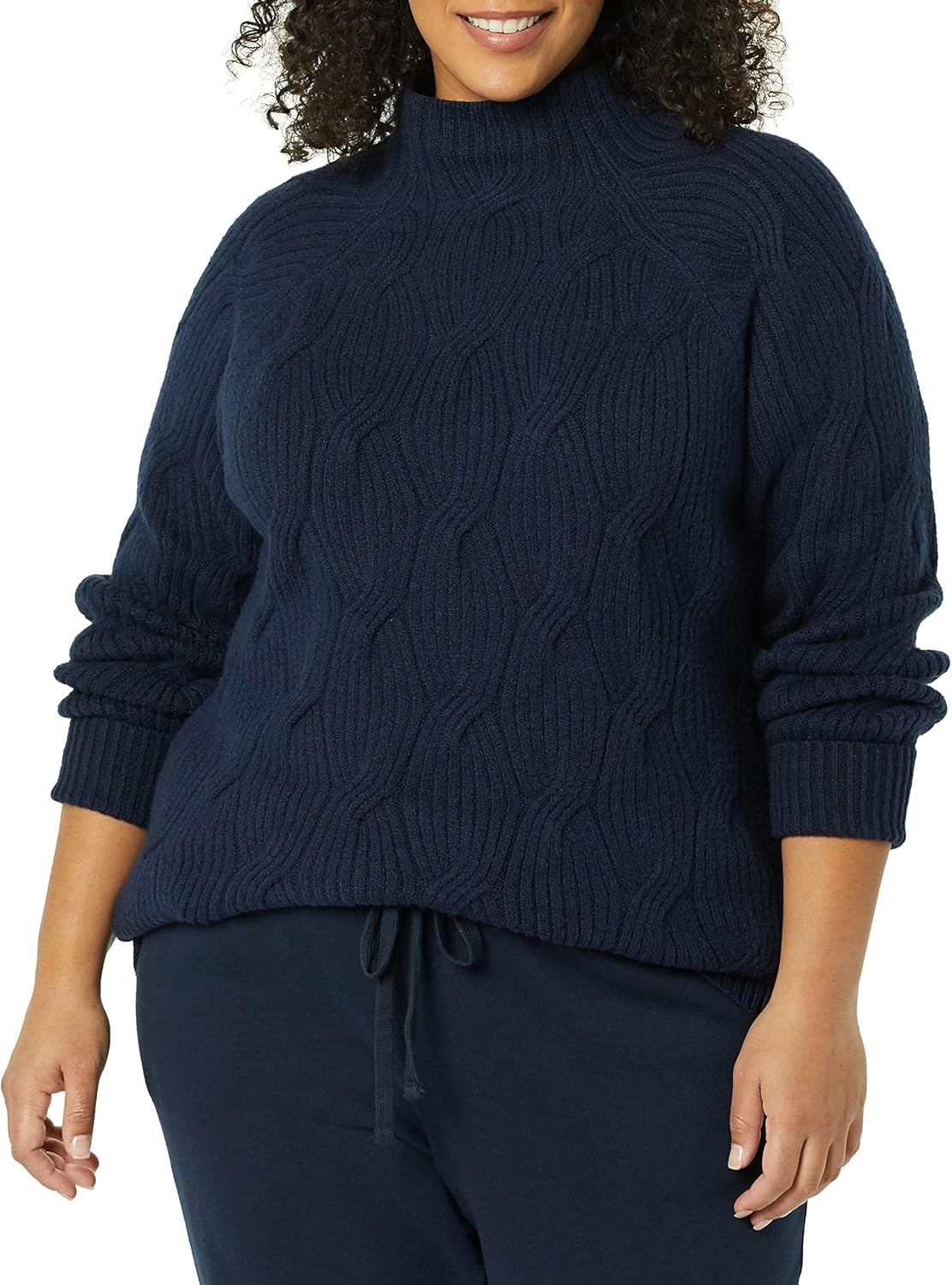 Thumbnail 3 de Amazon Essentials Women's Soft Touch Cable Knit Funnel Neck Jumper