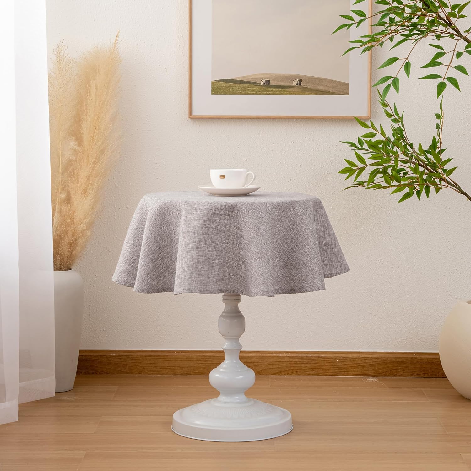 Detalle de Hiasan Round 40-Inch Tablecloth – Wrinkle & Stain Resistant Polyester