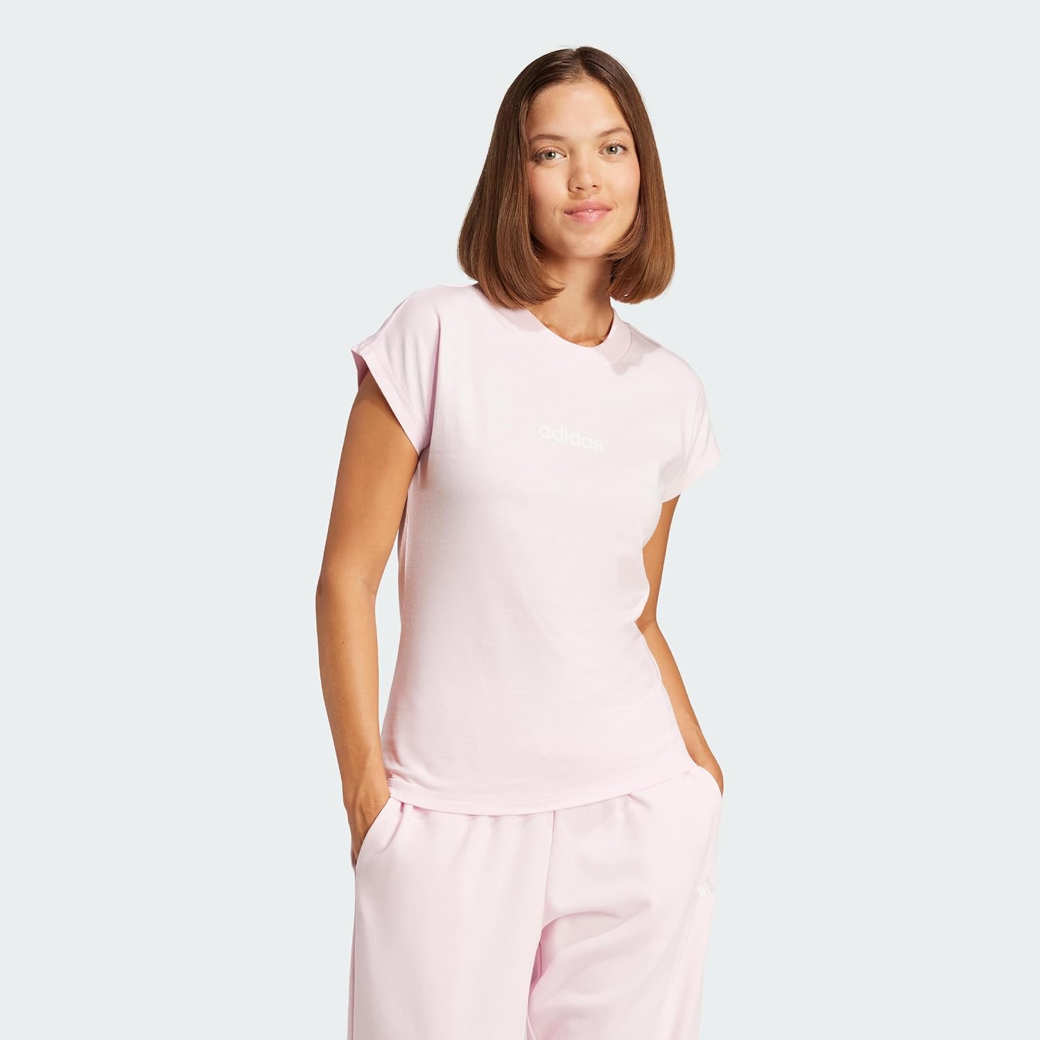 Detalle 2 de adidas Essentials Linear T‑shirt Femme