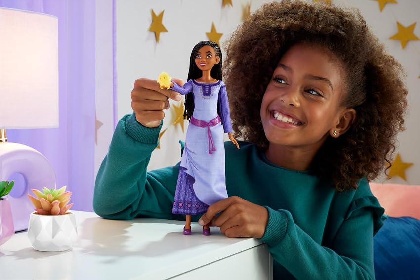 Detalle 2 de Mattel Disney Wish Asha muñeca cantante 3 años