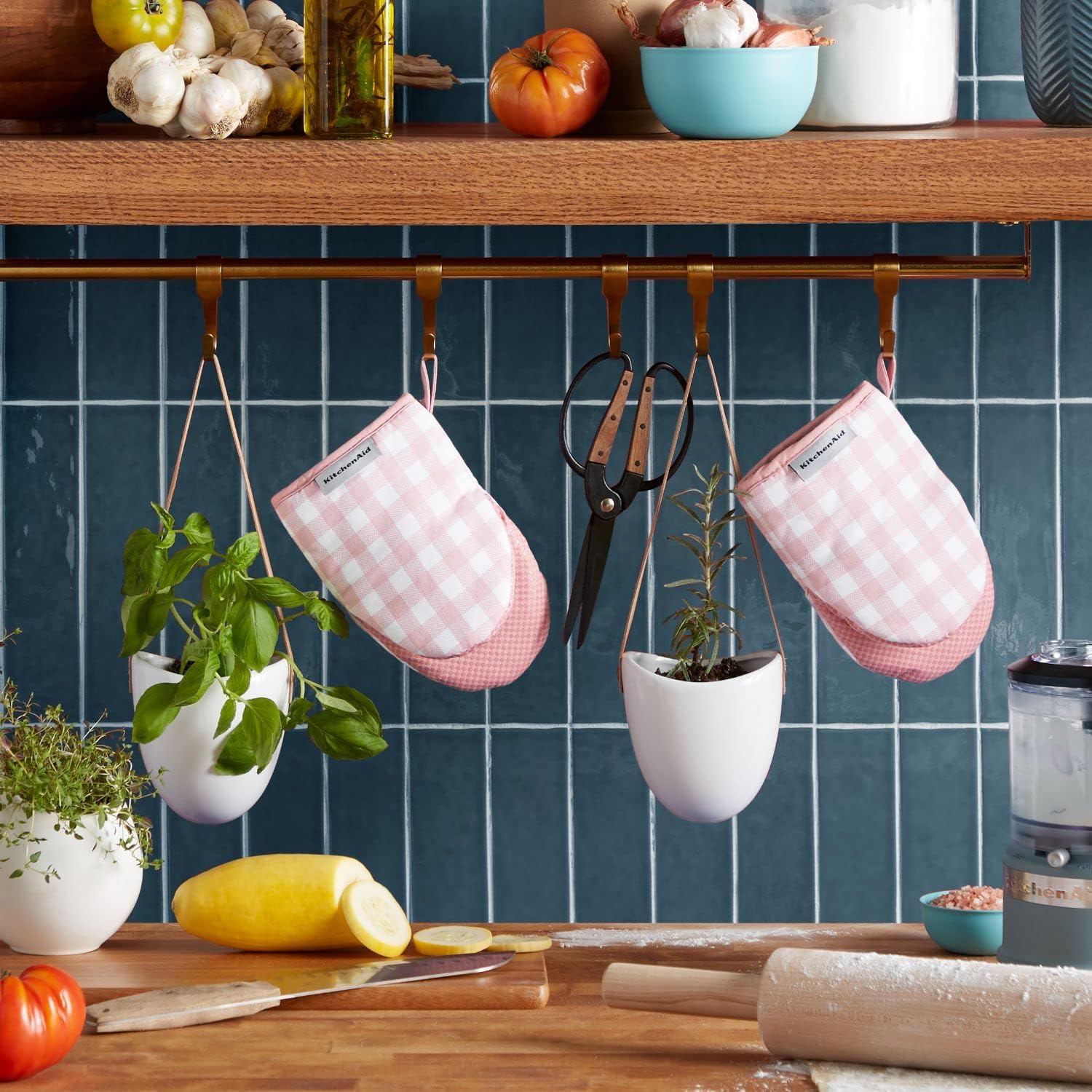Detalle 2 de KitchenAid Gingham Mini Oven Mitt 5.5"x8"