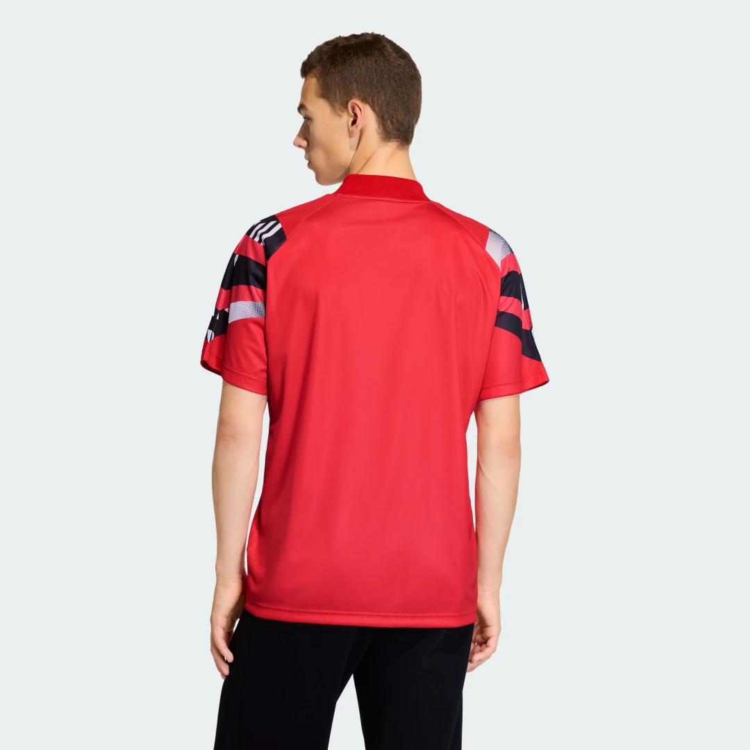 Detalle 2 de Camiseta con relleno Santiago AOP de Adidas, Rojo