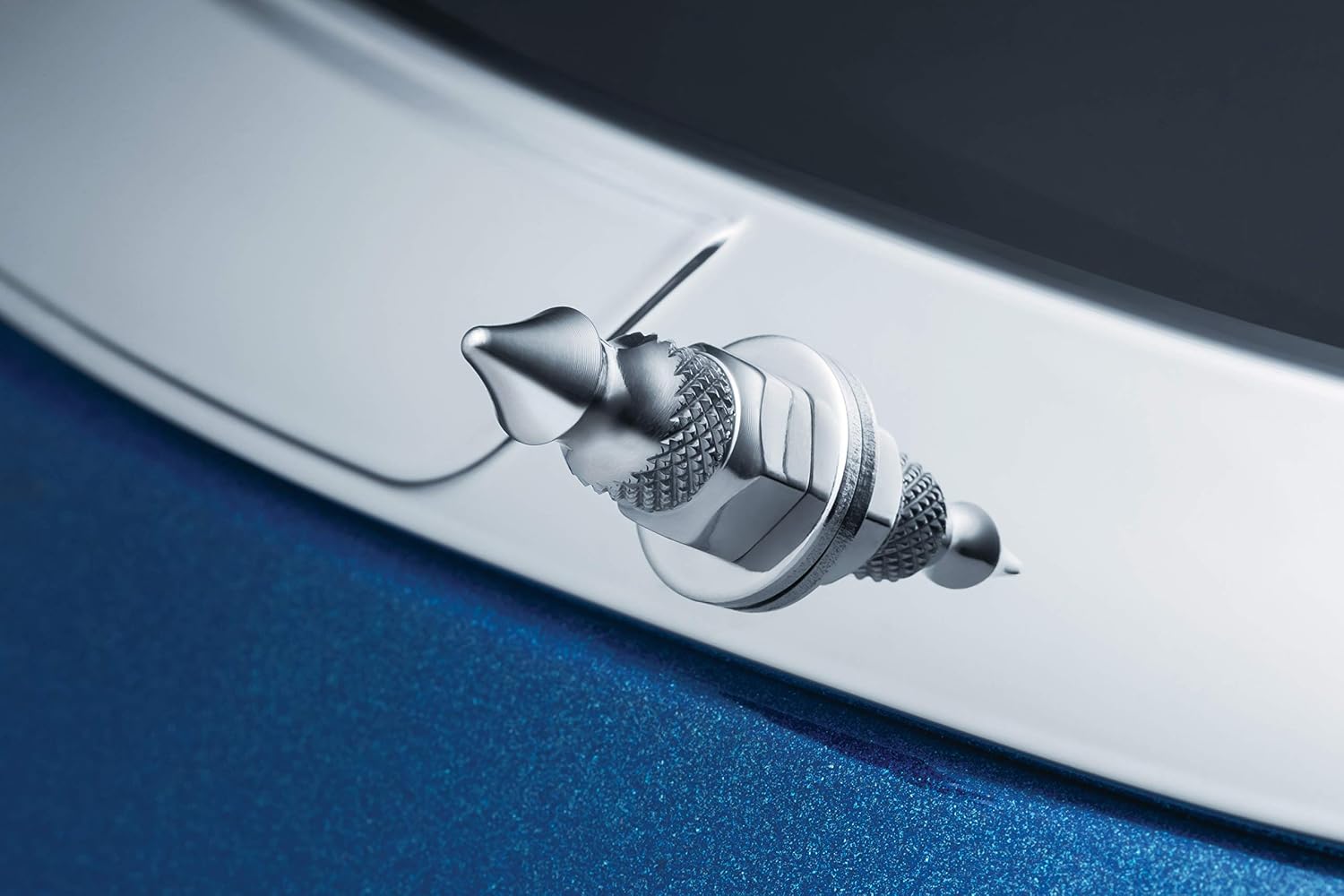Detalle 2 de Kuryakyn 5715 Windshield Accent Trim Mounting Spikes & Screws (Chrome) for 2015-19 Harley Road Glide