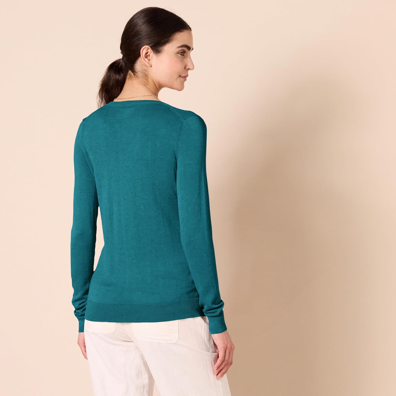 Thumbnail 1 de Amazon Essentials women’s regular-fit lightweight V-neck long-sleeve jumper (plus size available)
