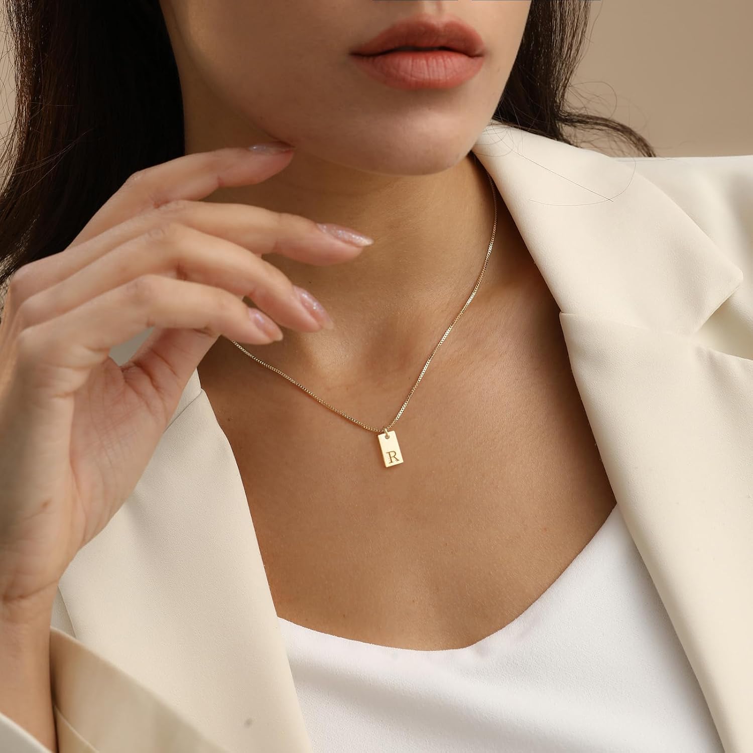 Detalle de Initial Necklace, 16.5-Inch Chain