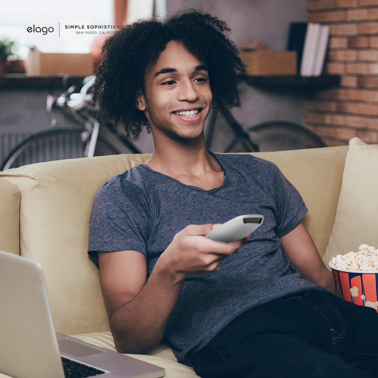 Thumbnail 1 de elago Coque en silicone pour Media Remote PS5 (télécommande média) – Blanc