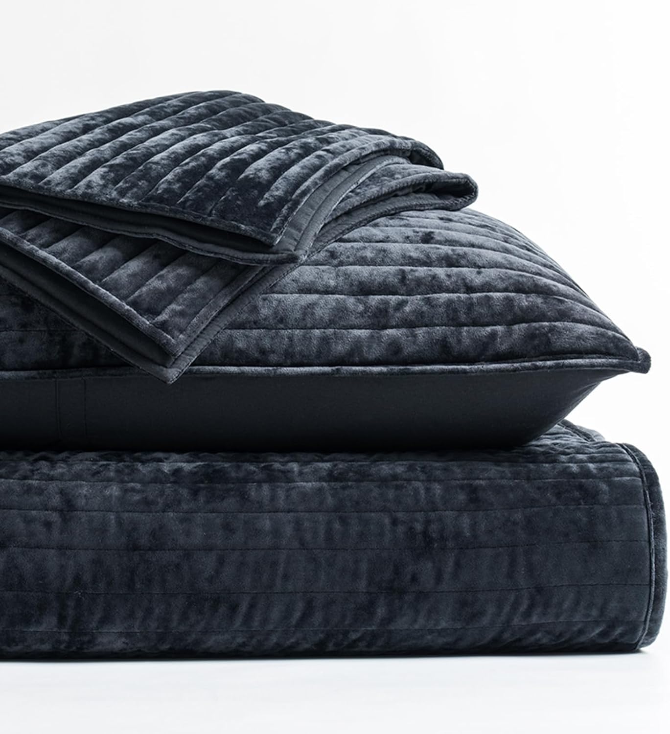 Detalle de EverGrace EVERGRACE Velvet Quilt Set (King) – Lightweight Striped Channel Bedding with 2 Shams, Black