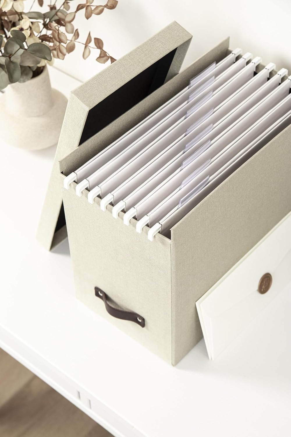 Detalle 2 de Bigso Box of Sweden – lot de 8 porte-dossiers suspendus JOHAN (carton, blanc, 35×24 cm)