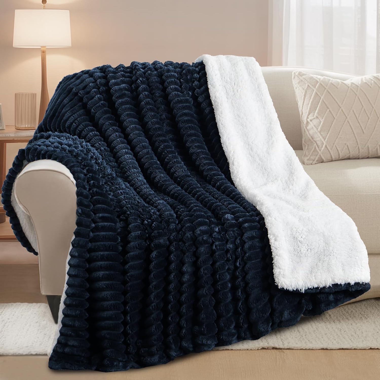 Detalle 2 de RUIKASI Sherpa koc 130 × 150 cm, niebieski, dwustronny i prążkowany