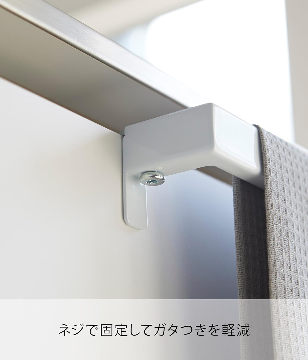 Detalle de 山崎実業 tower 2855 ワイド キッチンタオルハンガー ホワイト 幅33cm 扉取り付け式