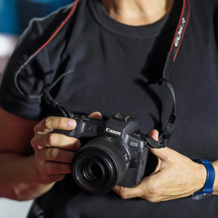 Thumbnail 7 de Canon EOS R6 Mark II 35 mm f/1.8 Macro IS STM
