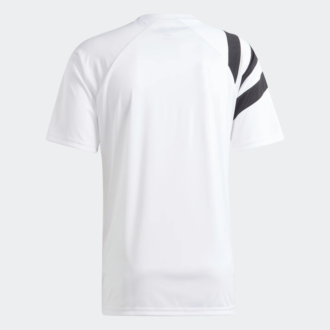 Detalle 2 de Camiseta Fortore 23 de Adidas en blanco: simplicidad funcional para el día a día