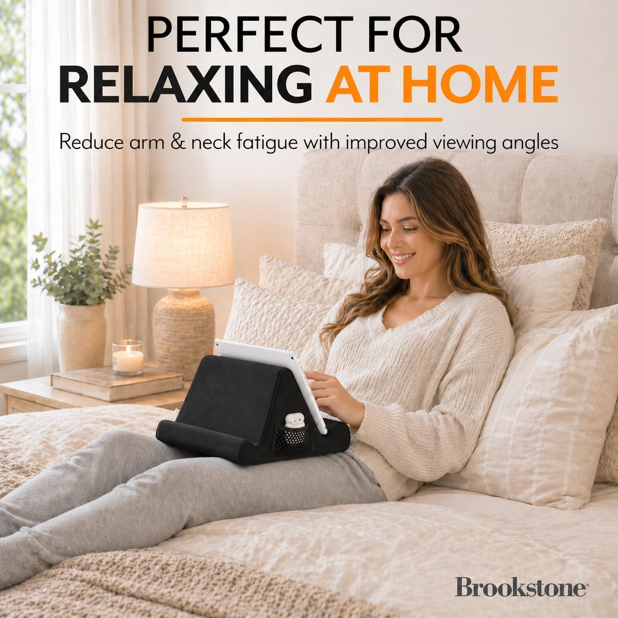 Detalle 2 de Brookstone Tablet Lap Cushion: Hands-Free Tablet & Phone Holder for Bed, Travel, and Everyday Reading