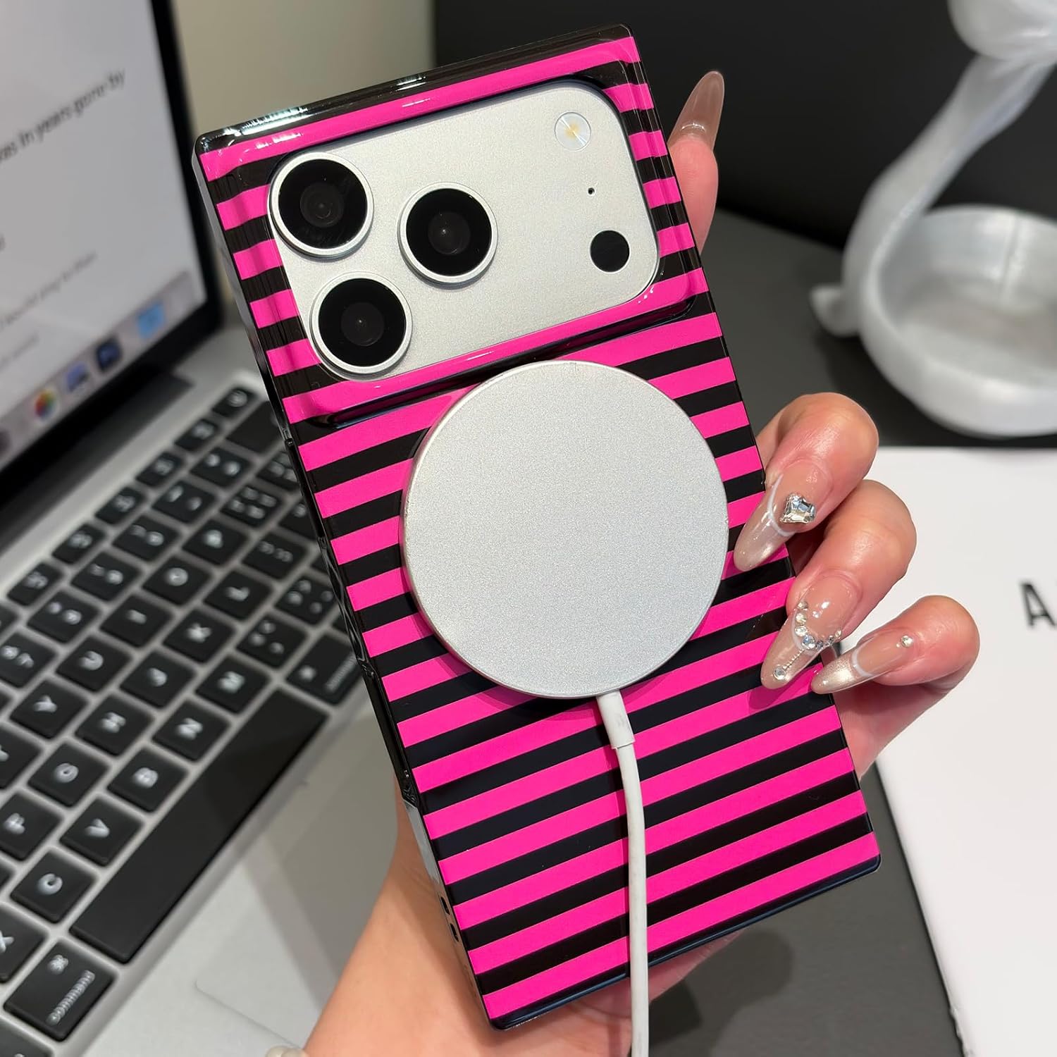 Detalle 2 de RoyMonkey Magnetic iPhone Case for iPhone 17 Pro