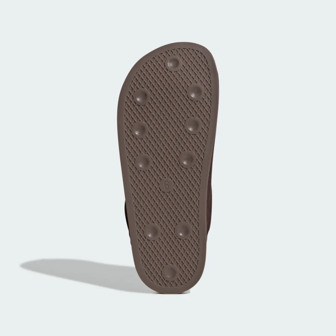 Detalle de Chancla Adimule de Adidas (color Marrón) — guía de compra y uso