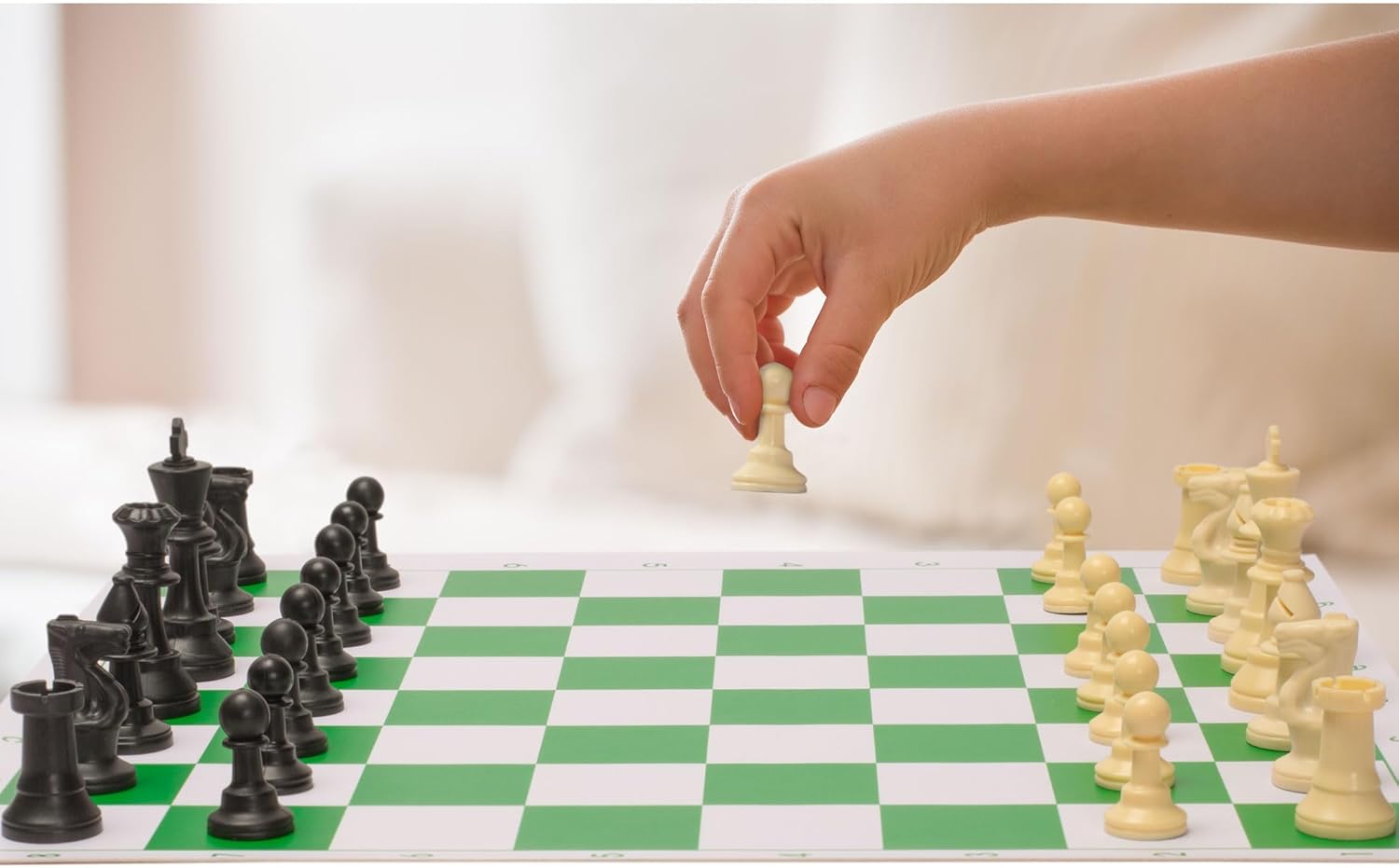 Thumbnail 3 de Yellow Mountain Imports Regulation Tournament Roll-Up Staunton Chess Set (50cm) with Travel Bag – Green