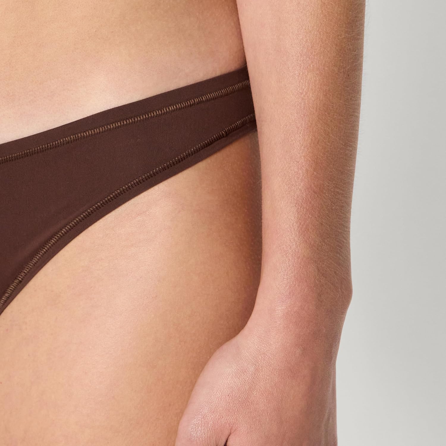 Thumbnail 3 de Amazon Essentials Women's Breathable Soft Peached Microfibre Bikini Knickers, Pack of 6